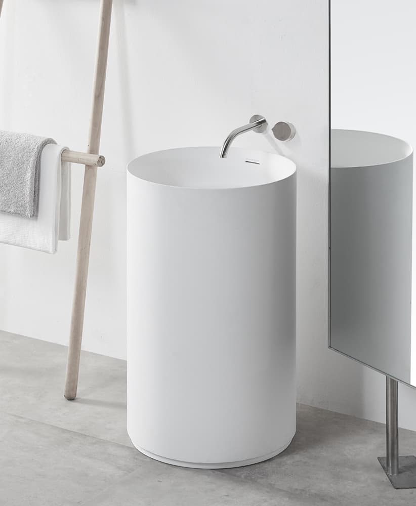 Freestanding basins
